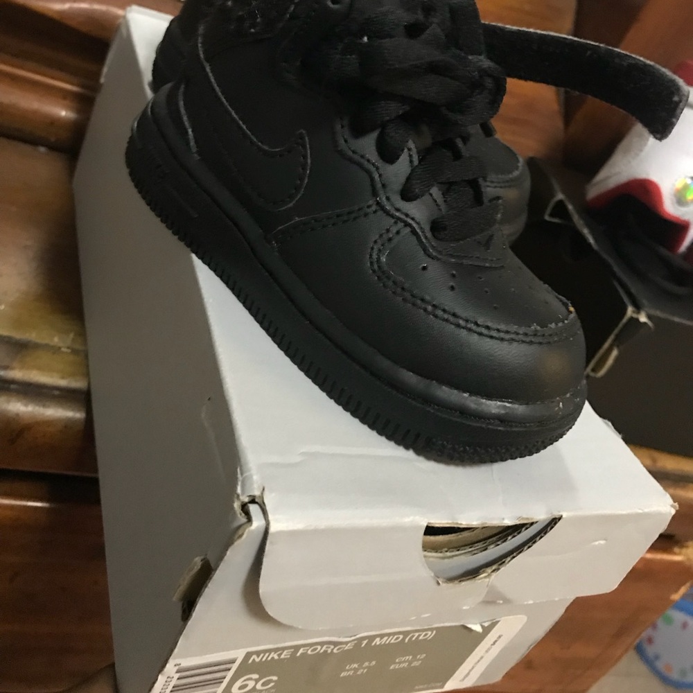 Mid high air force ones